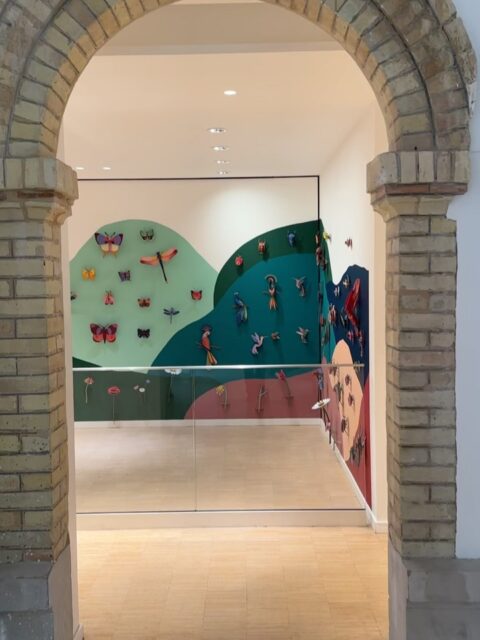 We were invited to transform an exhibition room into our world of creatures. Step into this painted scenery and discover it until September at the beautiful former convent and cultural space @franciscaines.deauville in Deauville, Normandy.