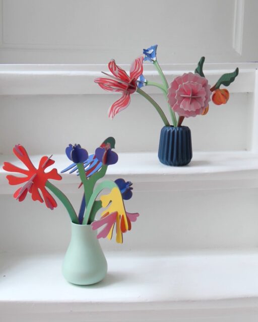 Sustainable flowers for your (grand) mother! If your mum doesn’t live around the corner, they are super easy to send by post as they come flatpacked 🌺🌷🌻🌸💐